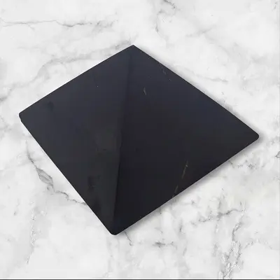 Pyramide Shungite