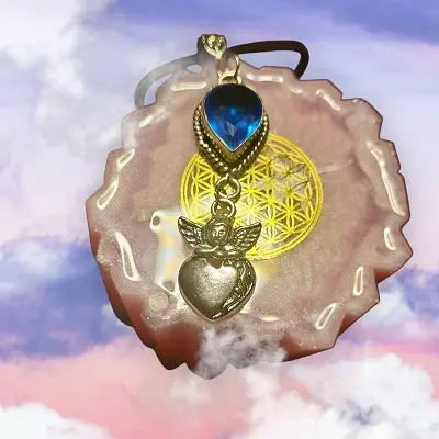 Pendentif ange pierre Topaze